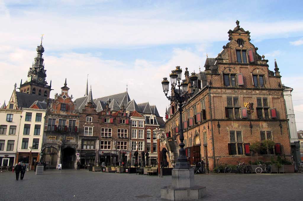 Nijmegen, de oudste stad van nederland heeft diverse leuke winkelstraatjes om in te verdwalen.